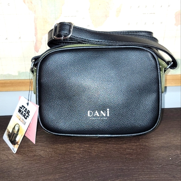BRAND NEW Danielle Nicole DANI Star Wars The Mandalorian Grogu Crossbody Bag - Picture 2 of 4